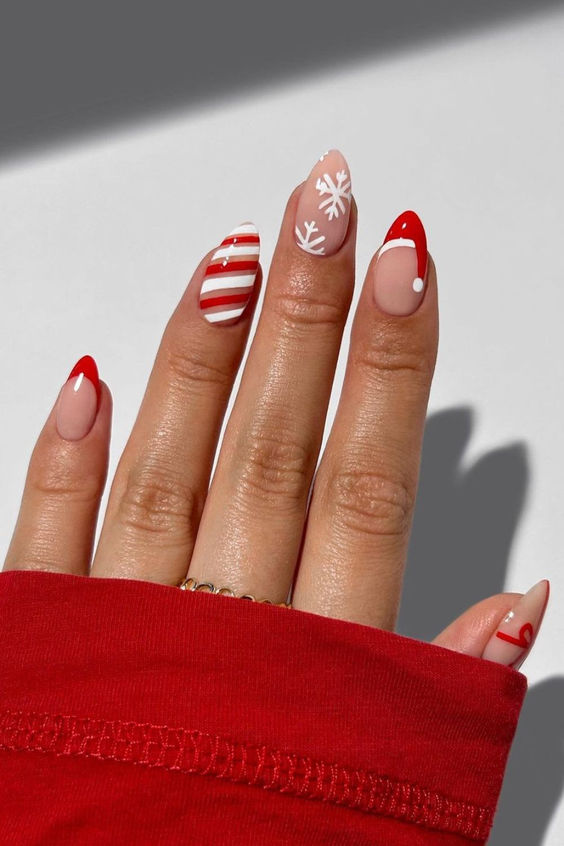 15 Christmas Nails We Can t Unsee In A Totally Good Way 15-christmas-nails-we-can-t-unsee-in-a-totally-good-way